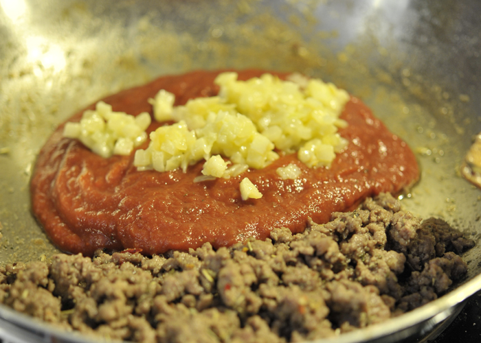 _KNK0343 Lamb, Organic Red Sauce, Onion, Garlic