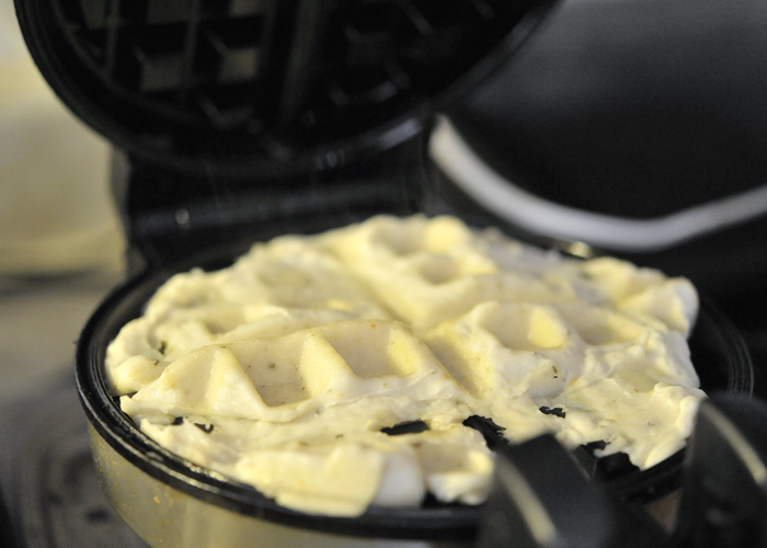 _KNK0878 Corn free waffle bread cooking