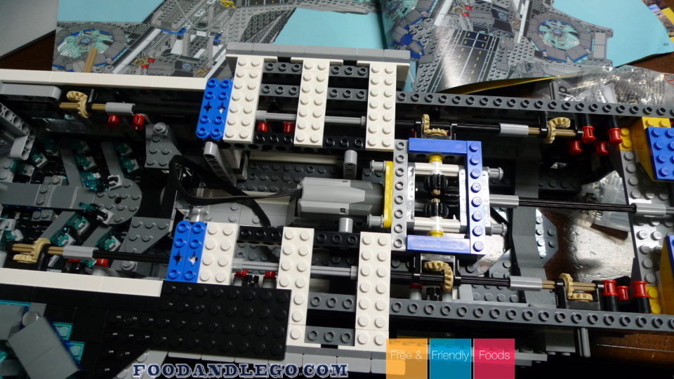 Free and Friendly Foods LEGO Review S.H.I.E.L.D. Helicarrier
