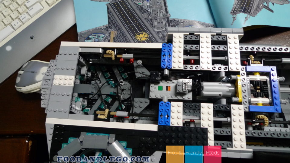 Free and Friendly Foods LEGO Review S.H.I.E.L.D. Helicarrier