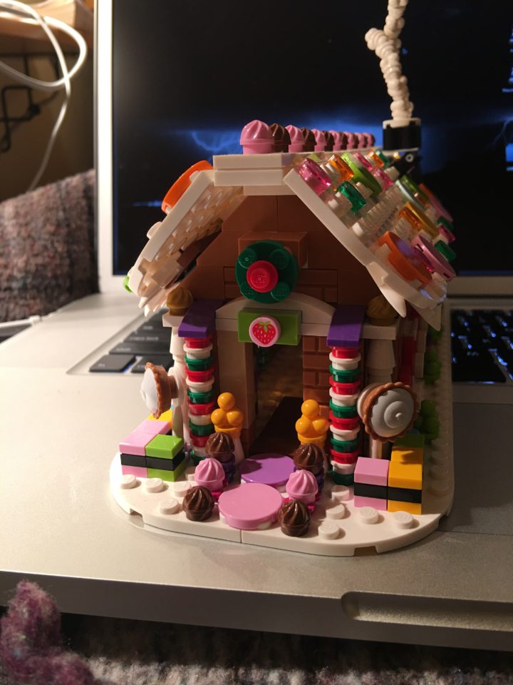 Free and Friendly Foods LEGO Review & MOC Gingerbread House