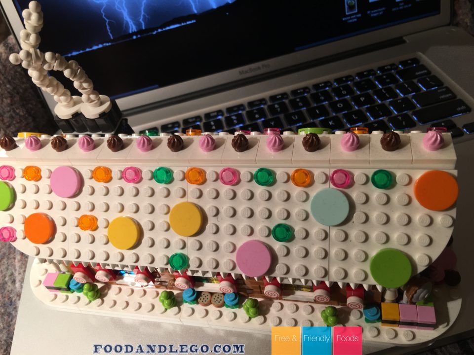 Free and Friendly Foods LEGO Review & MOC Gingerbread House