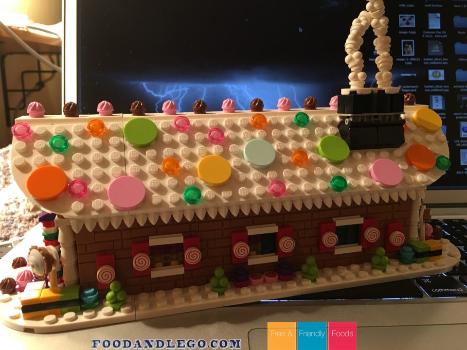 Free and Friendly Foods LEGO Review & MOC Gingerbread House